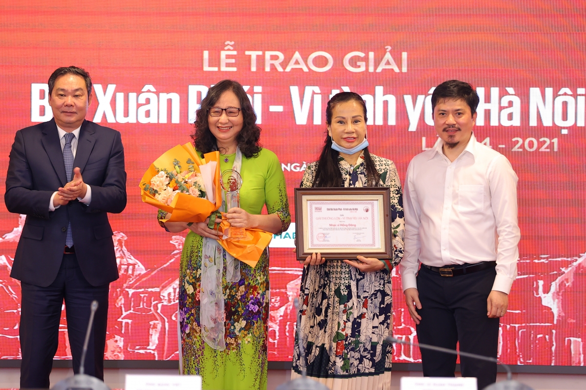 Prix Bùi Xuân Phai le compositeur Hông Dang reçoit le Grand Prix